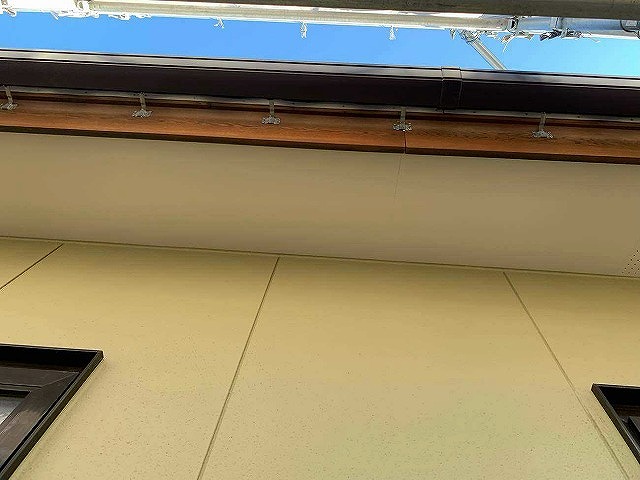 軒樋下から見た軒先